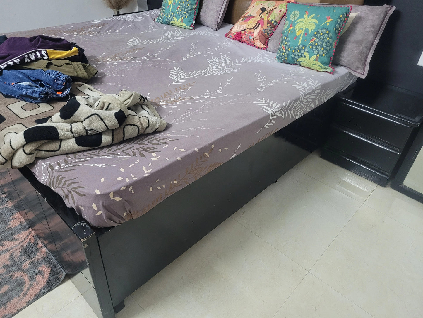 King size Double Bed - Black