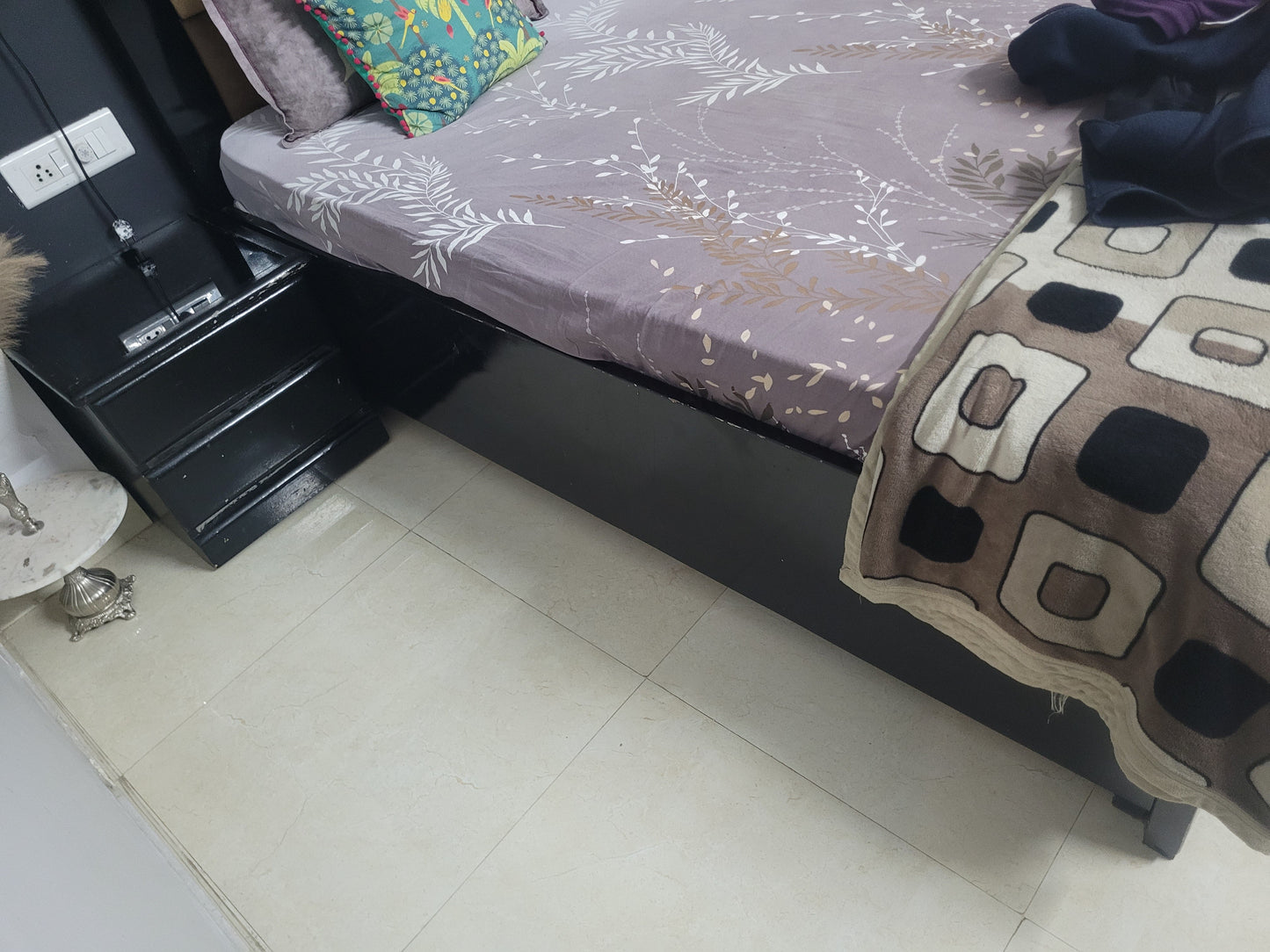 King size Double Bed - Black